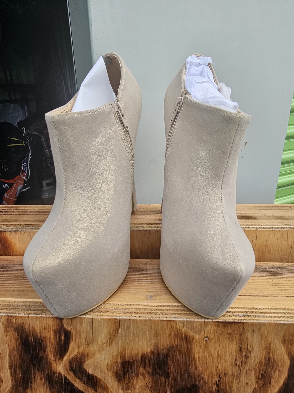 Shoe Dazzle Beige Platform Ankle Booties